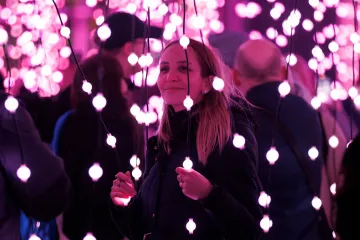 Londýnský Canary Wharf láká návštěvníky na zimní festival světel
