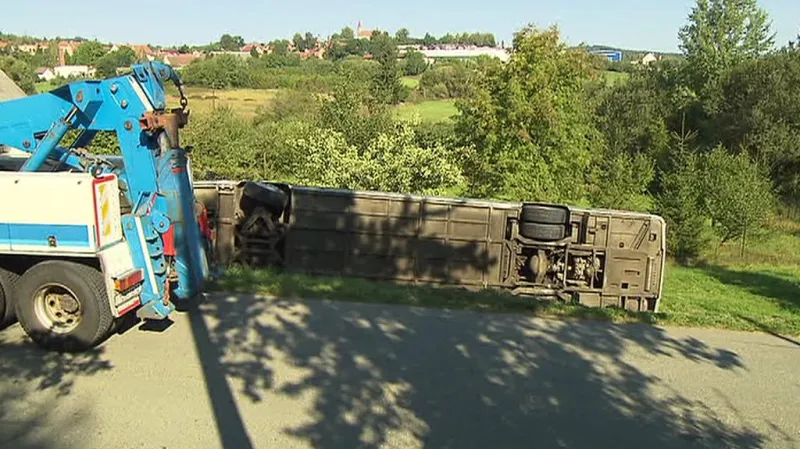 Nehoda autobusu v Milíně