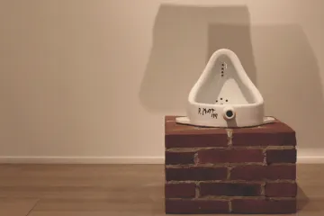 Volný den aneb putování za nejslavnějším pisoárem světa