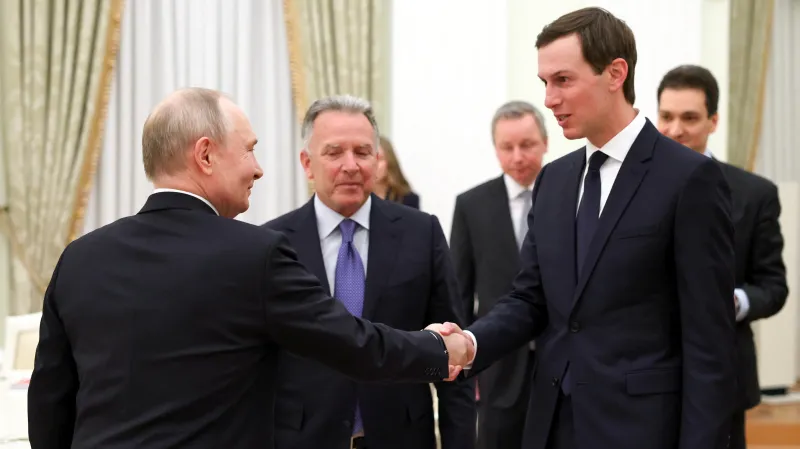Ruský vládce Vladimir Putin se účastnil schůzky se zvláštním vyslancem amerického prezidenta Donalda Trumpa Stevem Witkoffem a zetěm Jaredem Kushnerem v Kremlu v Moskvě