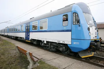 Skoro polovina spojů Českých drah už je bezbariérových