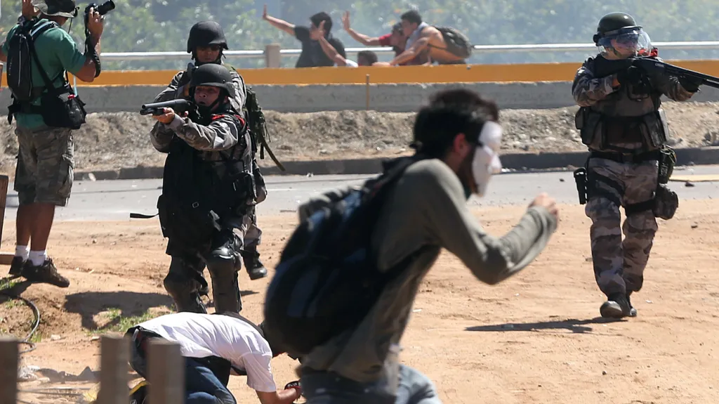 Brazilská policie rozhání demonstranty ve Fortaleze
