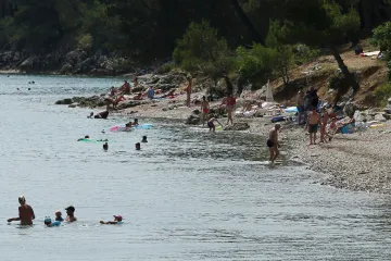 Úpaly, průjmy i kousnutí rybou. Cestovní pojištění uzavírá víc Čechů