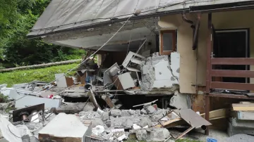 Následky výbuchu plynu v chatě v obci Lehota pod Vtáčníkom