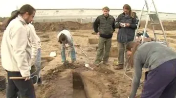Práce archeologů na staveništi u Kyjova