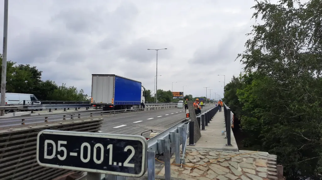 Oprava mostu na D5 u Chrášťan