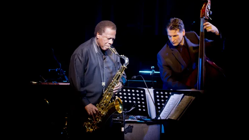 Wayne Shorter hraje na saxofon od 50. let