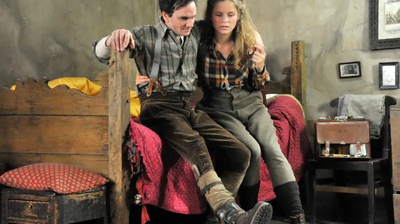 Bella a Sebastián / Dimitri Storoge, Margaux Châtelierová