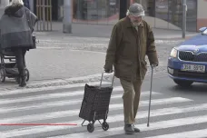Peníze na důchod si pravidelně odkládají dvě třetiny Čechů. Začněte co nejdříve, radí odborníci