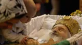 Věřící se loučí s patriarchou Pavlem
