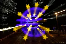 Vláda opět odmítla stanovit datum přijetí eura. Dala na doporučení ministerstva financí a ČNB