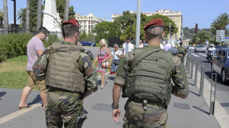 Hlídky v ulicích Nice