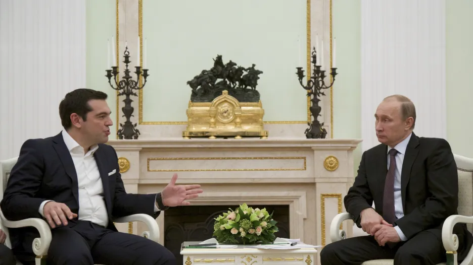 Řecký premiér Alexis Tsipras (vlevo) a ruský prezident Vladimir Putin (vpravo) na setkání v Moskvě