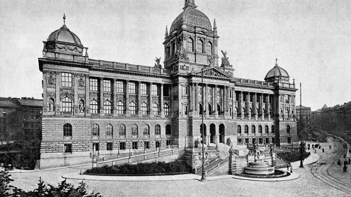 Národní muzeum na snímku z roku 1900
