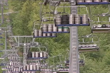 Pivní sudy testovaly lanovku