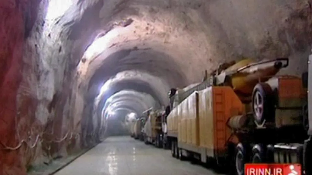 Balistické rakety v íránských podzemních chodbách