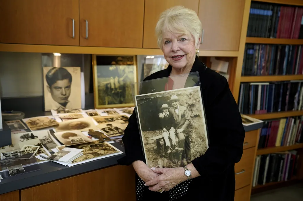 Předměty slavného šéfa amerického podsvětí počátku 20. století, známého pod jménem Al Capone, budou součásti aukce, která se uskuteční 8.října 2021 ve Witherellově aukční síni v Sacramentu