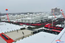 Severní Korea má svůj Davos. Hladovějící země předvedla obří projekt s lyžařským centrem