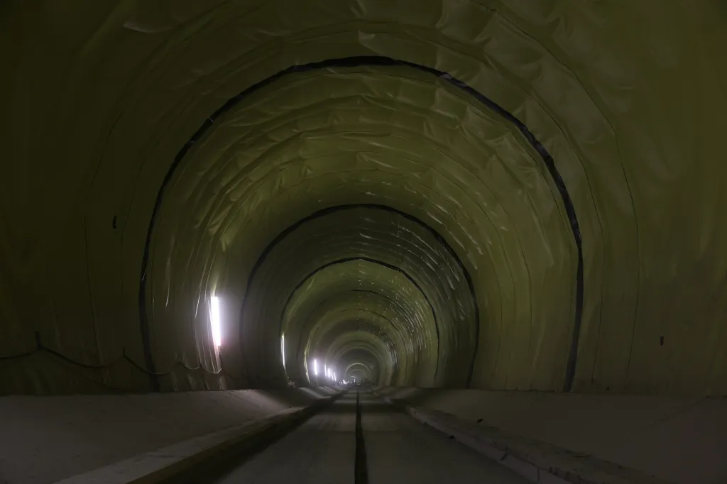 Brennerský tunel se stane důležitou součástí skandinávsko-středomořského koridoru (Scan-Med). Koridor představuje pro evropskou ekonomiku klíčovou severojižní osu. Táhne od severu Finska, Švédska a Norska přes Dánsko, Německo a Rakousko až k pobřeží Středozemního moře v jižní Itálii a dále po moři až k Maltě