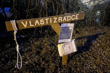 Za šibenici před domem Vondráka uložil soud nepravomocně půl roku vězení