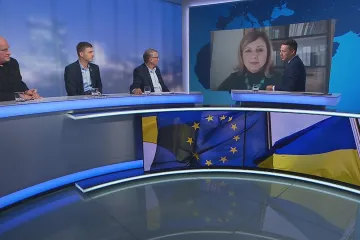 Znepokojuje nás překotnost Ficových kroků, říká Jourová. Je to věc Slovenska, namítá Mach