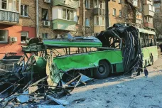 Rabující zloděje v ostřelovaných městech přivážou ke sloupům, reportuje Vlach o natáčení na Ukrajině