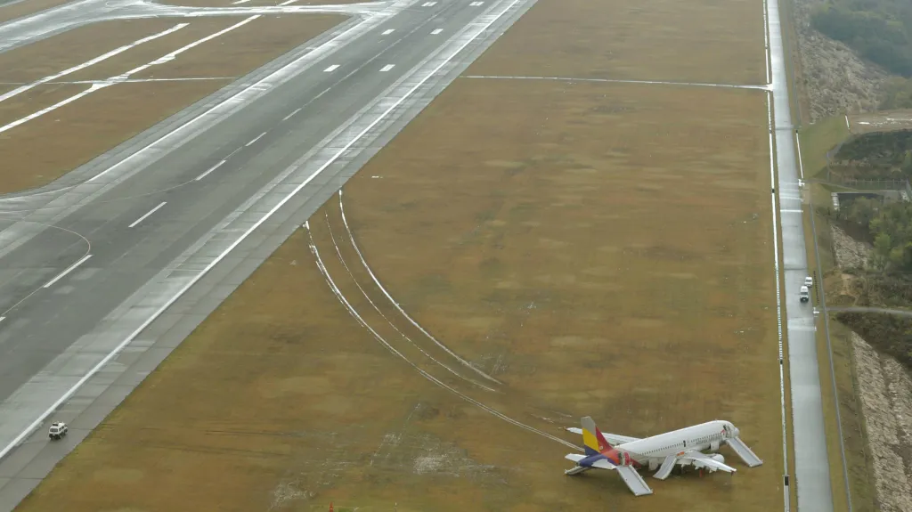 Airbus vyjel při přistání v Hirošimě z přistávací dráhy