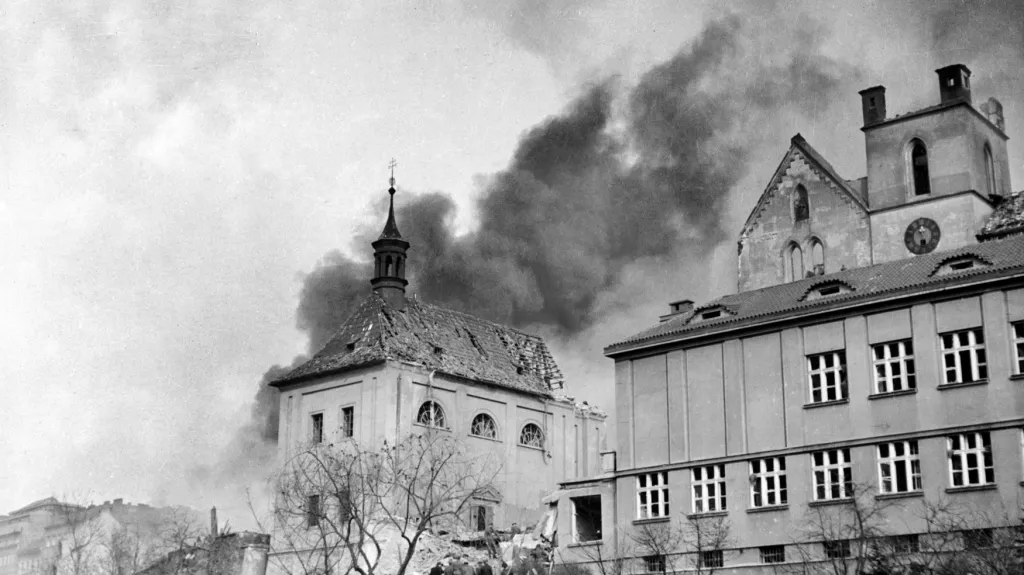 Následky bombardování Prahy