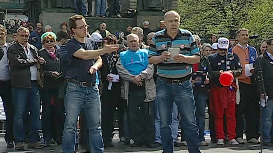 Jaroslav Zavadil na protivládní demonstraci