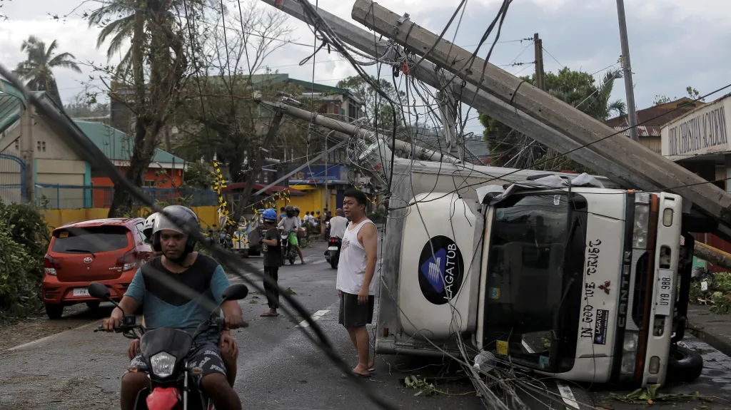 Na Filipíny udeřil tajfun Kammuri