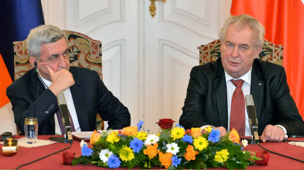 Miloš Zeman s arménským prezidentem Seržem Sargsjanem při jeho návštěvě Česka v lednu 2014