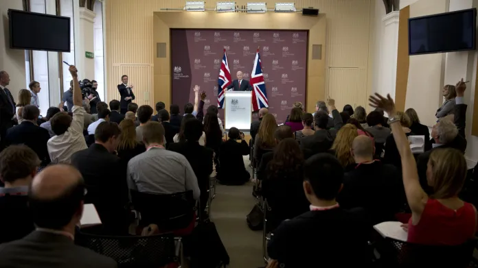 Brífink Williama Haguea po londýnské schůzce Přátel Sýrie