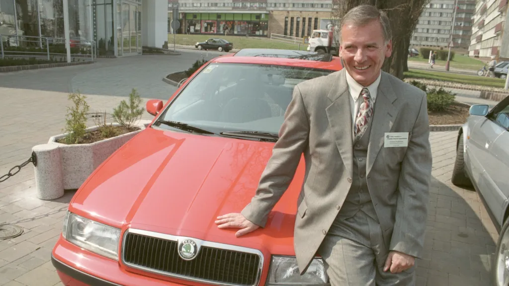 Vratislav Kulhánek v roce 1997 se Škodou Octavia