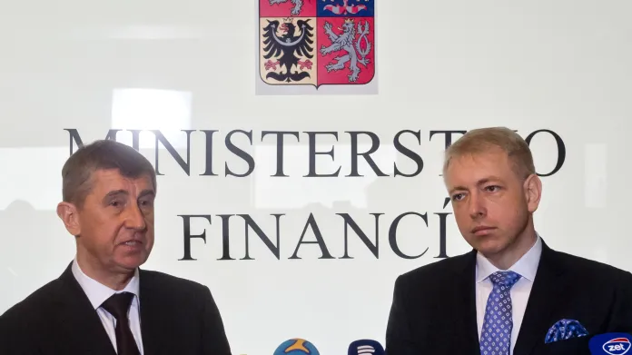 Ministr financí Andrej Babiš (vlevo) a ministr vnitra Milan Chovanec