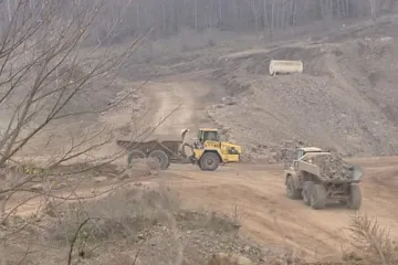 Česká vesnice trpí, na polský lom si stěžuje marně