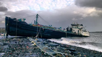 Tanker uvízlý na břehu v důsledku hurikánu Sandy
