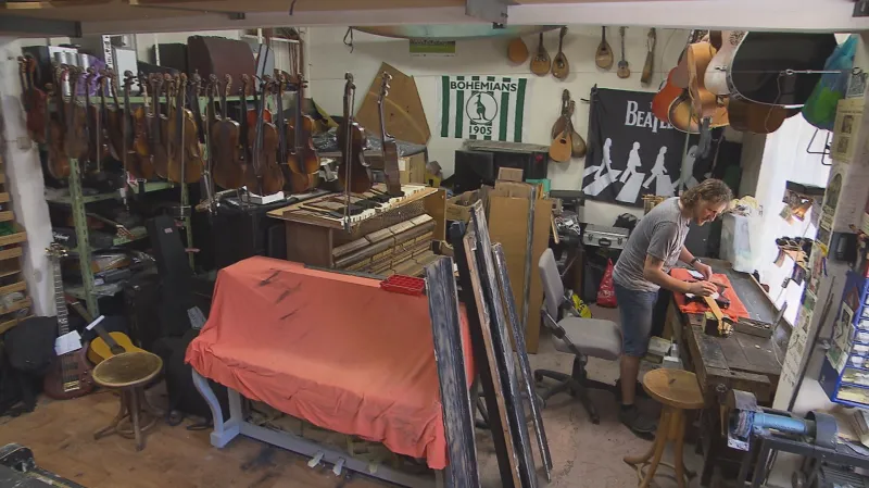 Petr Liška v ladičské dílně