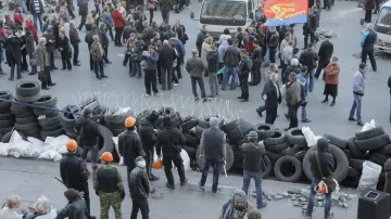 Proruští aktivisté u barikád v Doněcku