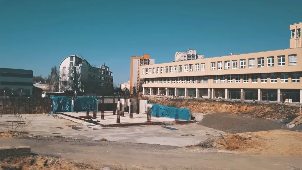 Rozestavěné náměstí v Orlové je už rok opuštěné