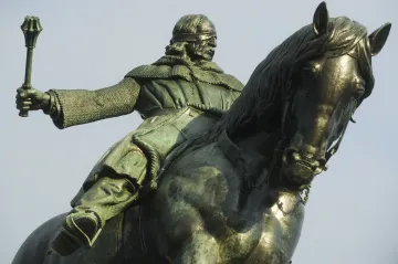 Žižka jako vzor legionářů i komunistů. Socha husitského válečníka se tyčí nad Prahou už 70 let