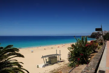 Kanárské ostrovy bojují o turisty. Zaplatí jim případnou léčbu i repatriaci po nákaze koronavirem