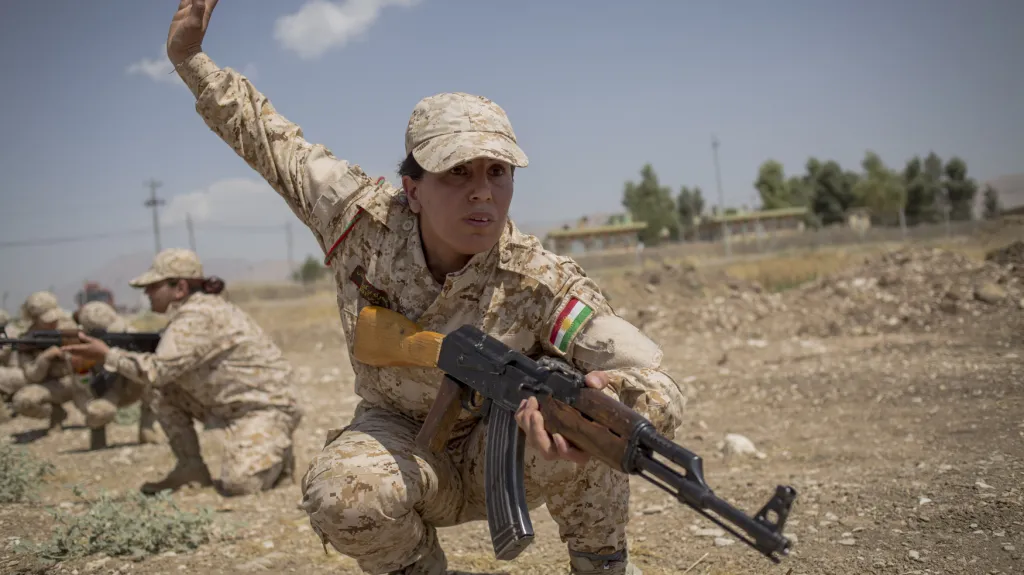 Ženy v řadách kurdských jednotek