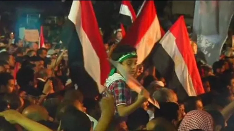 Prozatímní prezident přislíbil referendum a volby