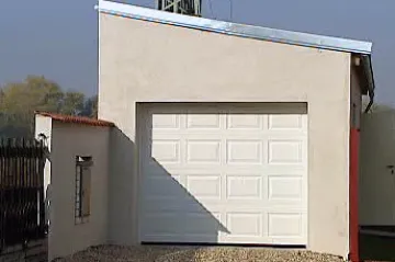 Koupit, nebo nekoupit pozemky před vjezdem do garáží?