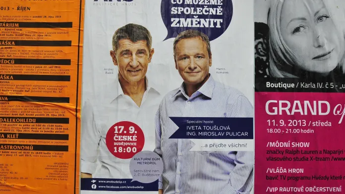 Andrej Babiš a Martin Komárek na plakátech hnutí ANO