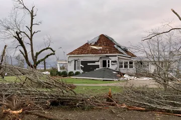 Jihovýchod USA zasáhla tornáda. Nechala po sobě pás zpustošené země a nejméně 23 obětí