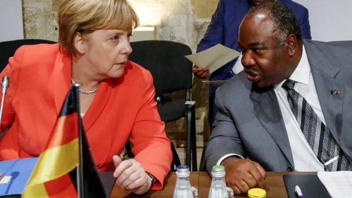 Angela Merkelová a gabonský prezident Ali Bongo Ondimba na maltské summitu