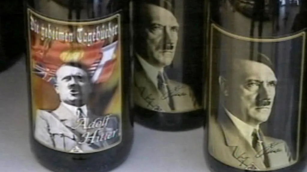 Italské víno s Adolfem Hitlerem na etiketách