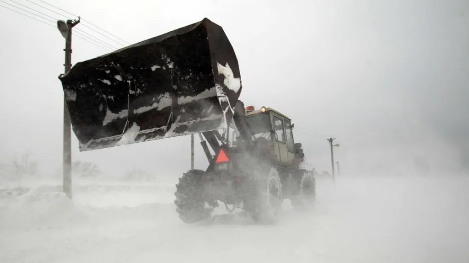 Sníh zasypal silnice na Slovensku