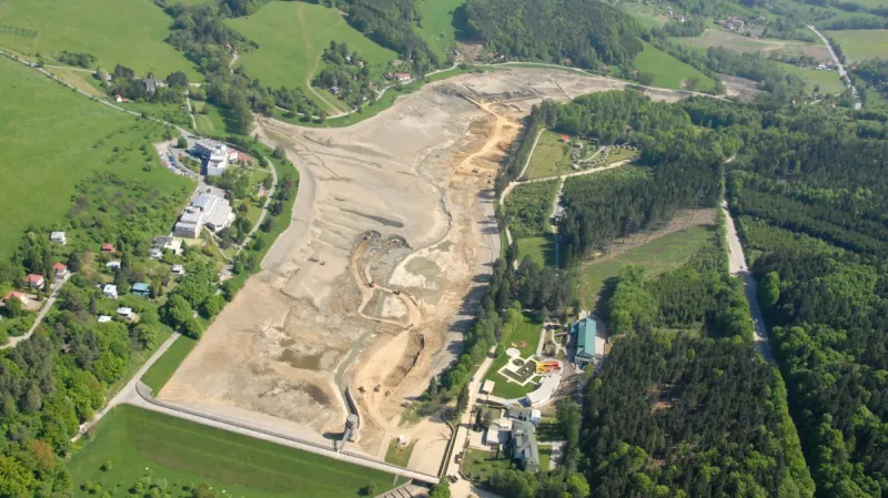 Vypuštěná Luhačovická přehrada - letecký pohled